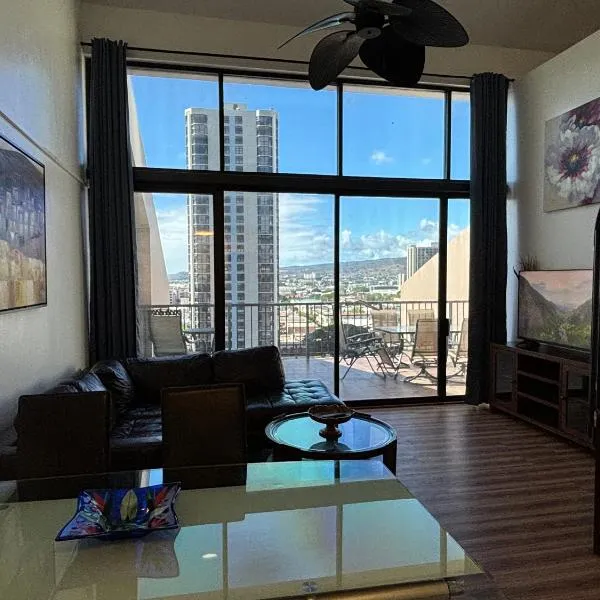 Downtown 2BR Huge Patio Free parking WiFi, Hotel in Honolulu
