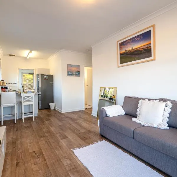 B1 Airport Haven - Free Parking & Modern Serenity, hotel in Perth
