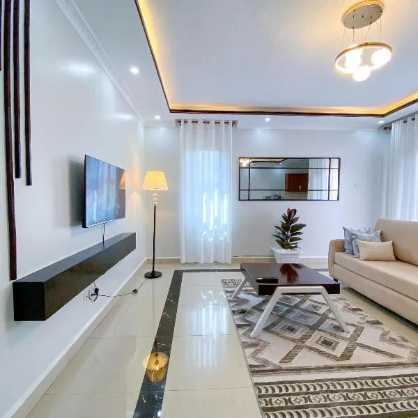 Keisha Luxury Furnished Apartment Bukoto with great Wifi and power back up, hotell i Kampala