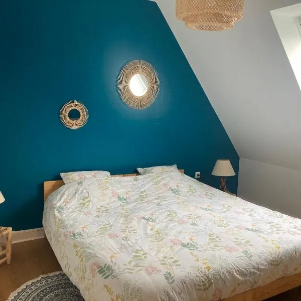Chambre-appartement d hôtes de Kermoal-cuisine et sdb privées, hotel em Poullan-sur-Mer