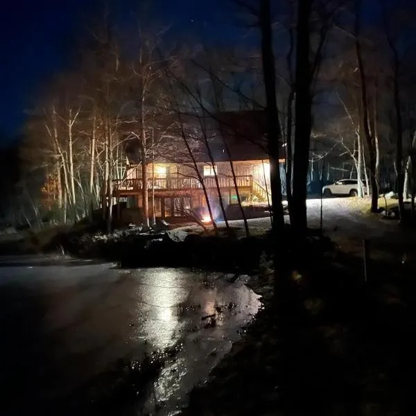 Pocono Mountain Retreat, khách sạn ở Cresco