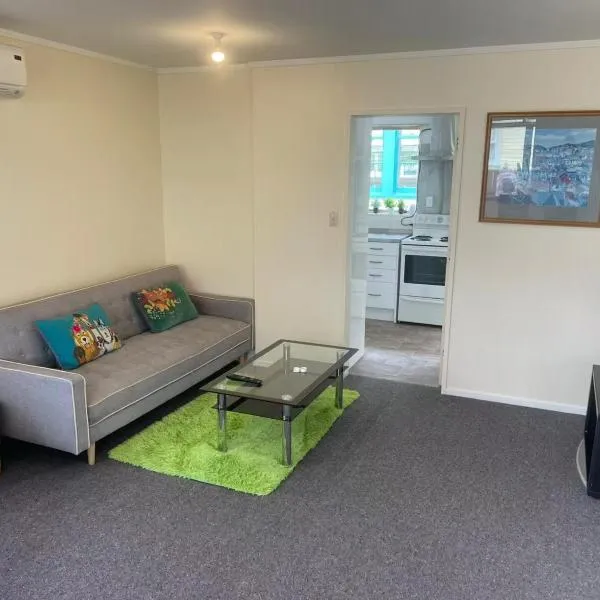 Cosy 2 bedroom home in Miramar, hotel in Wellington