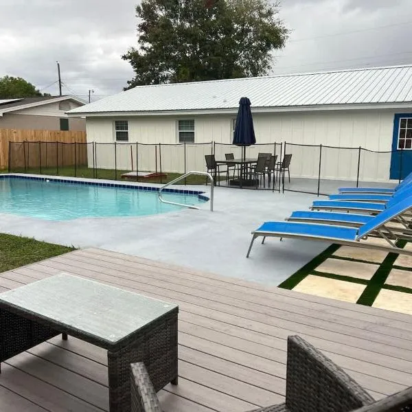 Kid-friendly Home w Pool & BBQ, hotel v destinaci Winter Haven