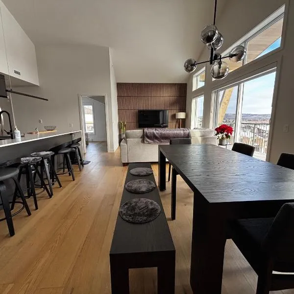 Ski-in Penthouse Condo MSA, hotel in Beaupré