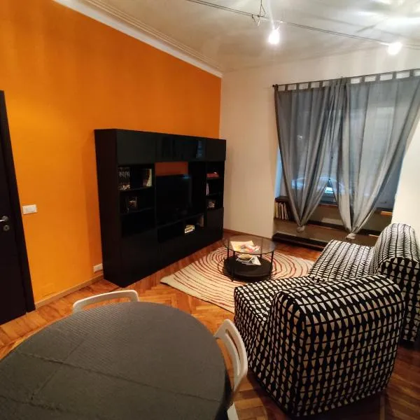 Bell'appartamento in Cit Turin, Interamente ristrutturato, hotel in Turin