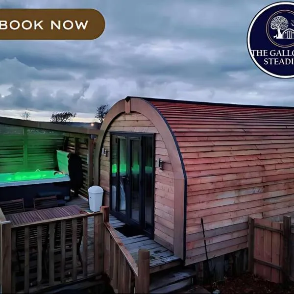 The Galloway Steading - The Fox's Den with Hot Tub and Fire Pit, hotel in Glenluce