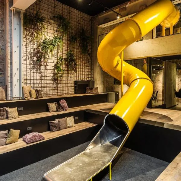 Upstairs Hotel, hotel v Ostende