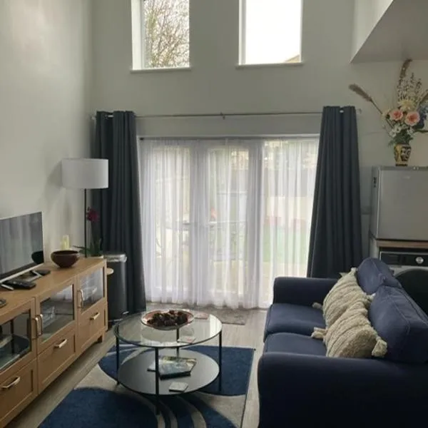 Pet-friendly boutique beach retreat, Hotel in Uphill