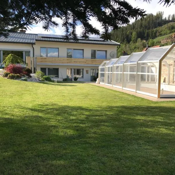YOGA WOHLFÜHLOASE im Grünen, hotel in Strimitzen