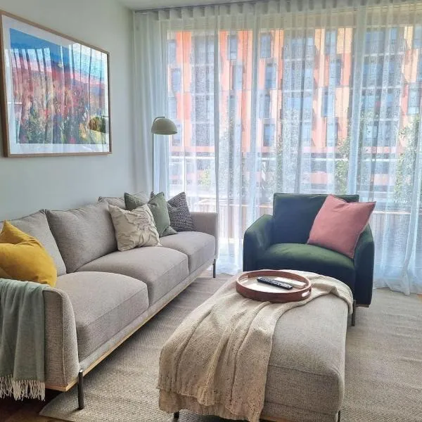 Regent Retreat Top floor apartment, Hotel in Melbourne