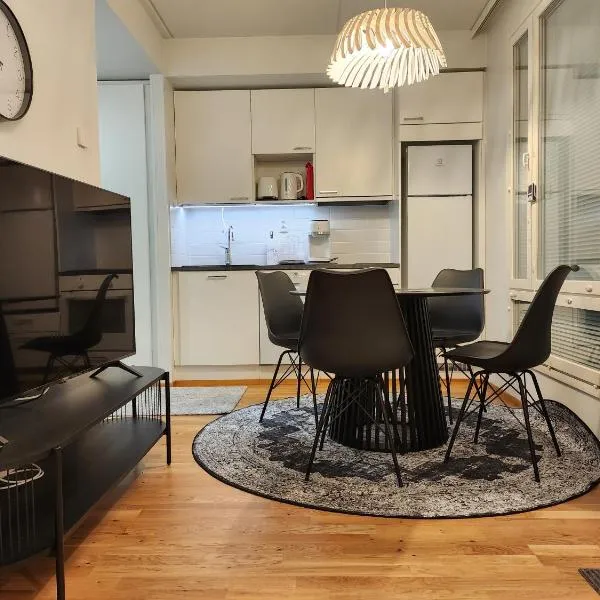 Nice and new apartment with own terrace and yard - Oulu, Limingantulli, khách sạn ở Oulu