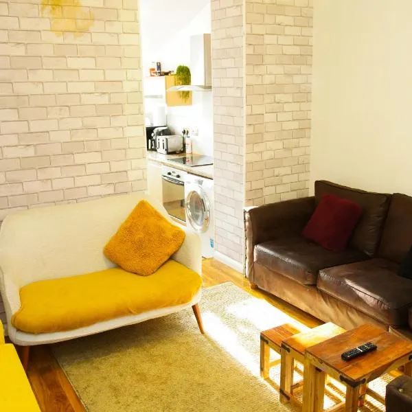 5 bedroom house near cardiff city., hotel v destinaci Cardiff