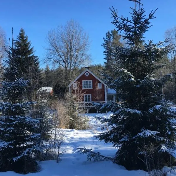 Hytte i Nordlige Varmland ved Branas, hotel in Likenäs