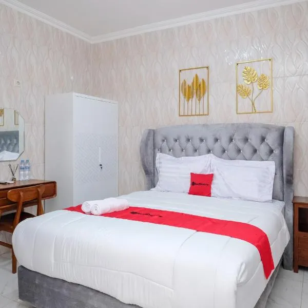 RedDoorz Syariah near Stasiun Gubeng 2, hotel in Surabaya