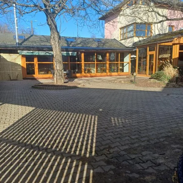 Apartmány za Plotem,位于耶塞尼克的酒店