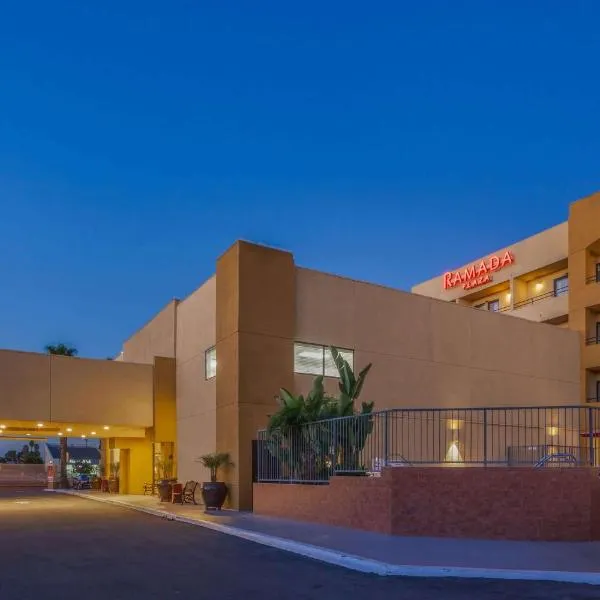 华美达广场加登格罗夫阿纳海姆南酒店，位于安纳海姆的酒店
