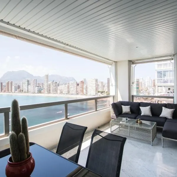 Excellent apartment in front of the sea!, hotel in Benidorm