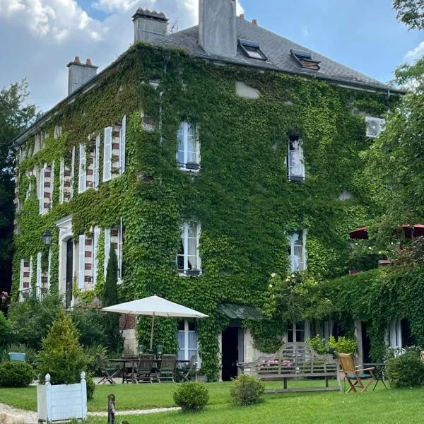 Manoir de La Croix Saint Louis "Luxury Guest House", hotel in Taingy