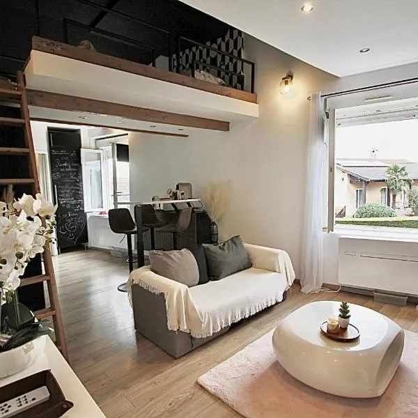 Pied à terre - Mezzanine studio - Private parking, отель в городе Ириньи