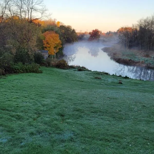 A River Runs Through It, Hotel in Napanee