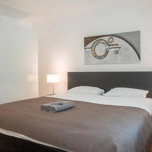 BASELiving Apartment - St Jakob, near ESC - Bahnhof SBB, hotel v Basileji