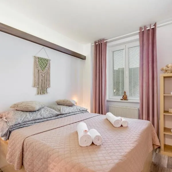 Natural-Style Apartment in The Centre of Bratislava, hotel v destinaci Bratislava