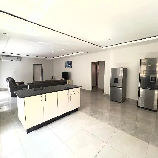 Platinum Luxury Apartment 996, hotel in Victoria Falls