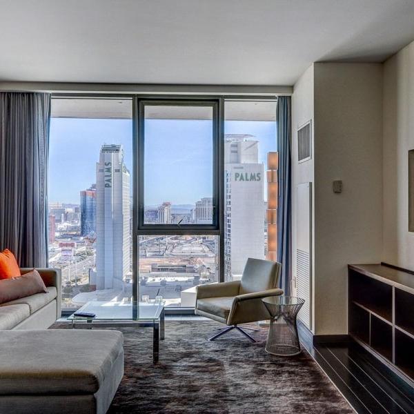 Luxury Strip View Studio- Palms Place, Las Vegas