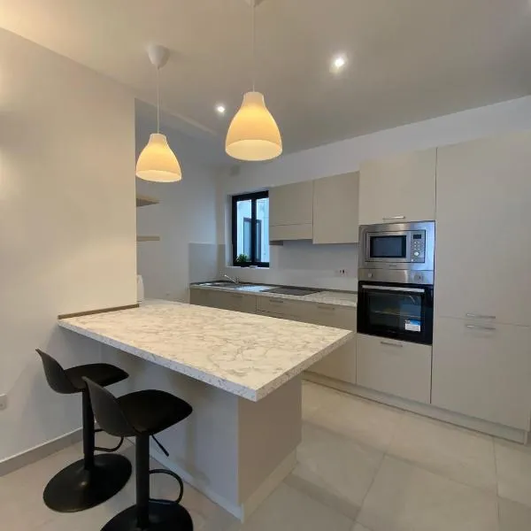 Swieqi Malaika New Apt 6, hotel in Is-Swieqi