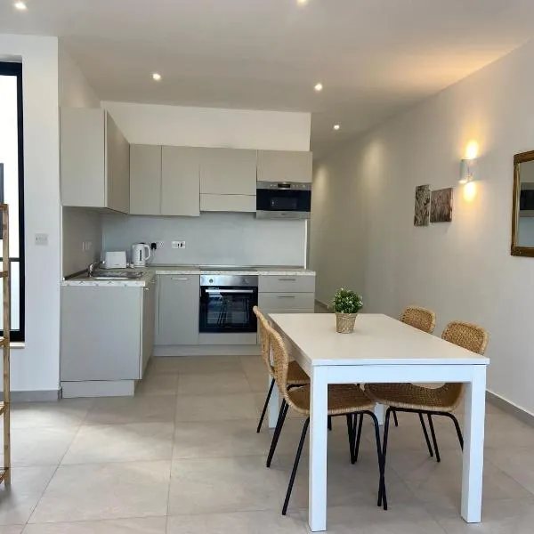 Swieqi Malaika New Penthouse 9, hotel in Is-Swieqi