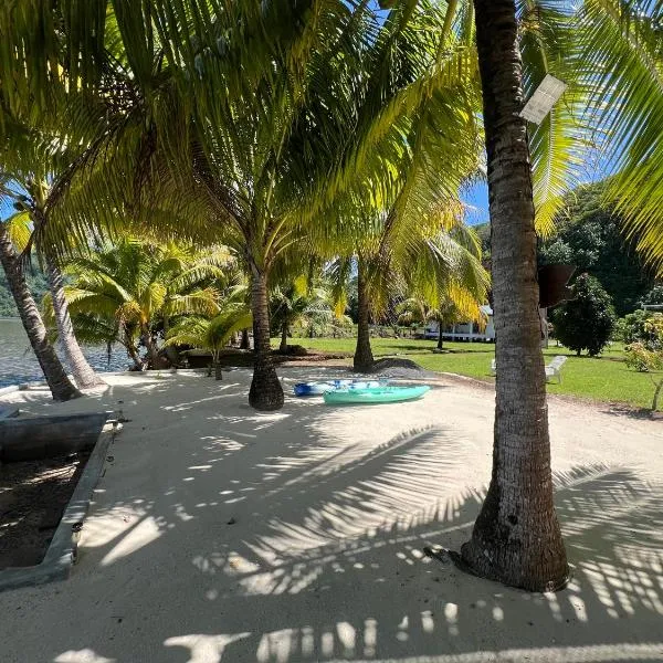 Fare Mama Rota - au bord de l'océan, hotel v destinaci Taputapuapea