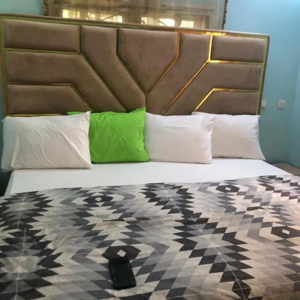 Luxury Place Hotel and Apartments, hotel in Jidu