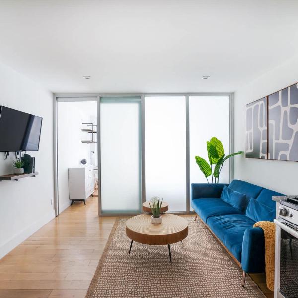 75-2D NEW Prime UES W&D Balcony Elevator, Nueva York