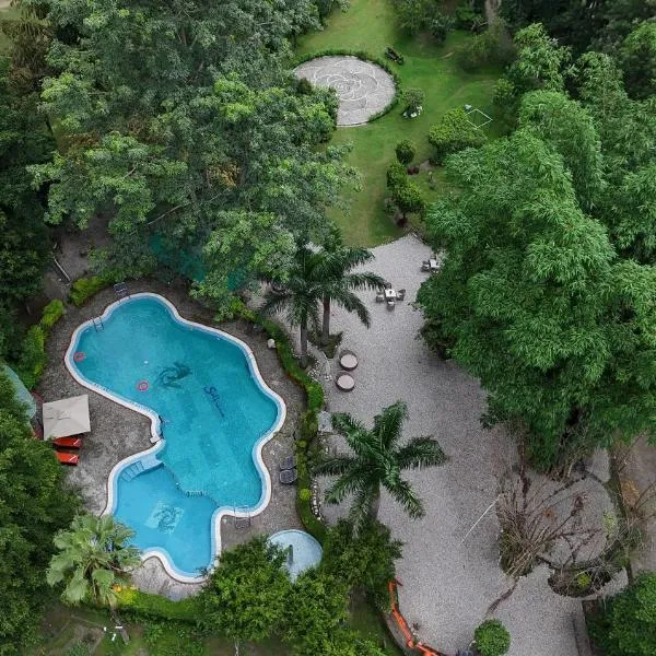 The Solluna Resort, hotel in Marchula