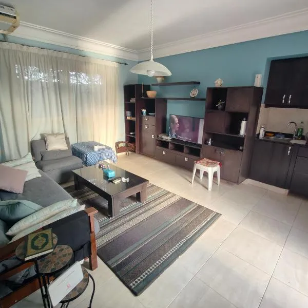 Guesthouse Near HBE Airport Pool, hotel in Borg El Arab