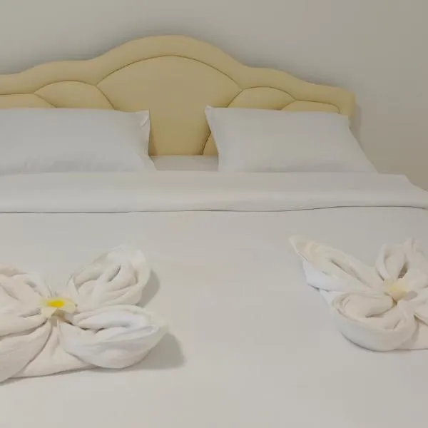 Batikseafood Airport & Room, hotel in Nai Yang Beach