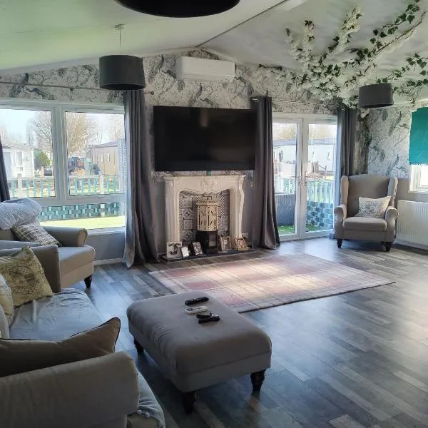 Large double sized lodge ideal for furry friends to stay, ξενοδοχείο σε Great Billing