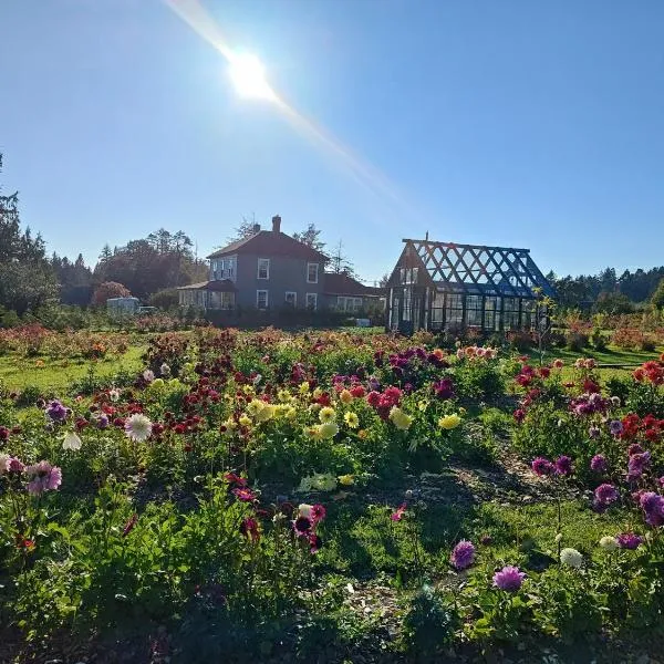 Woodside Farm Country Inn, hotel in Sooke