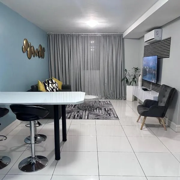 2 Bedroom Apartment in Windhoek City Centre, Hotel in Windhoek