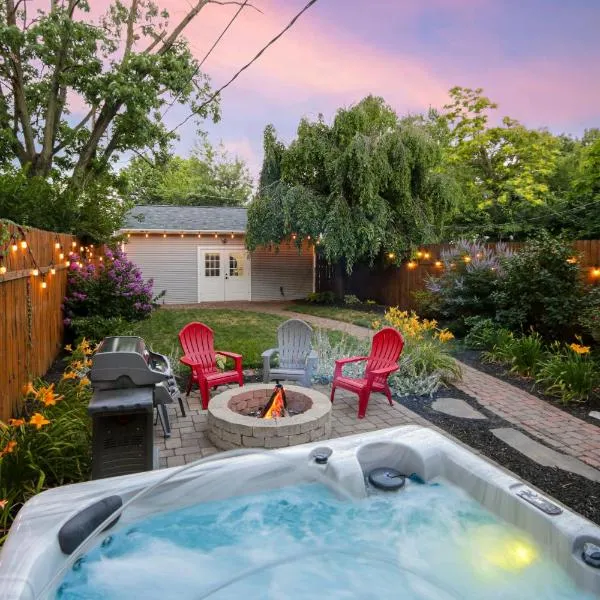 Home with Garage, Hot Tub, near OSU & Short North, hotel in Columbus