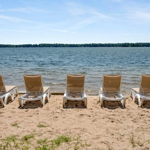 Lakeside Double Queen Suite Upper-Level Retreat、Fife Lakeのホテル