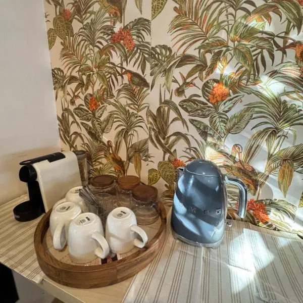 Décembre House - 24hrs Self Check-in shared home-style accommodation in Belmont Central، فندق في بيرث