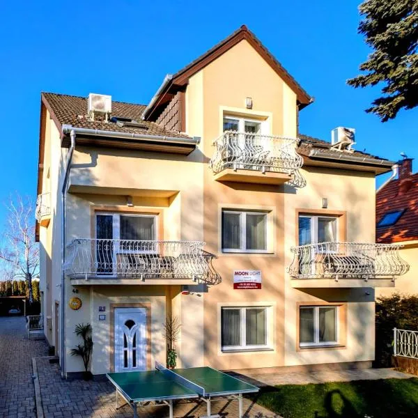 Moon Light - Heviz superior Apartments, ξενοδοχείο σε Hévíz