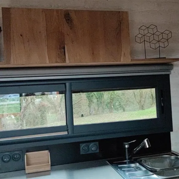 Tiny House au pied de Vercors, hotel en La Motte-Fanjas