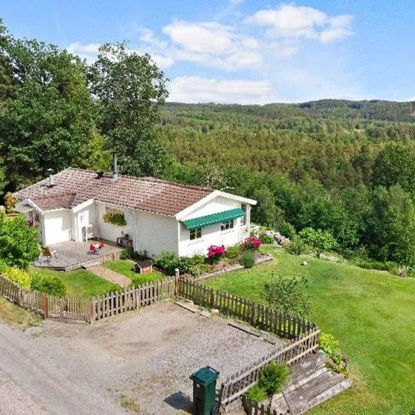 House with beautiful lake view, hotel in Alingsås