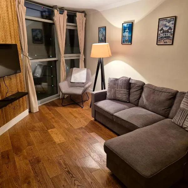 Ultra-Luxury City centre 2 bed apartment, with FREE parking, hotel in Cardiff