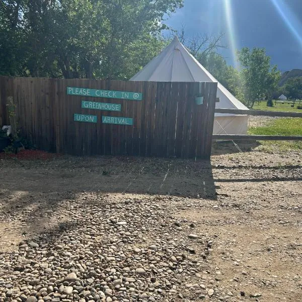 #Y4 Aurora Haven Yurt, hotel v destinaci Drumheller