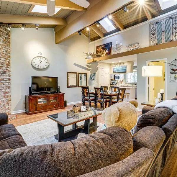 1 Mi to Diamond Peak Ski Resort Condo with Pool, ξενοδοχείο σε Incline Village