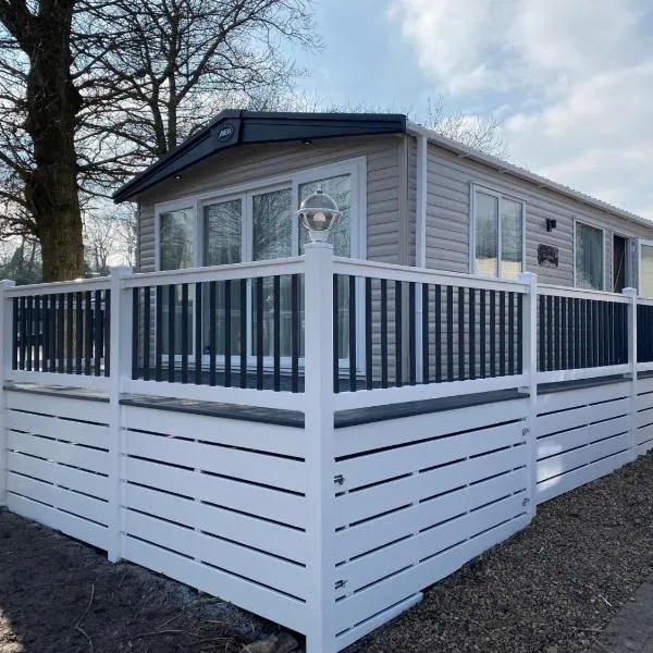 Coghurst Hall Holiday Home Sleeps 6, 2 bedrooms, hotel in Hastings