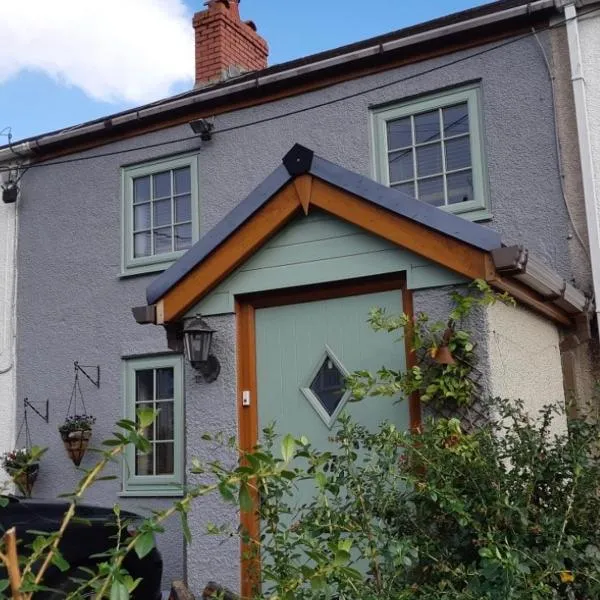 Cosy 4 bed cottage with log burner, close to Gower beaches, hotel in Dunvant